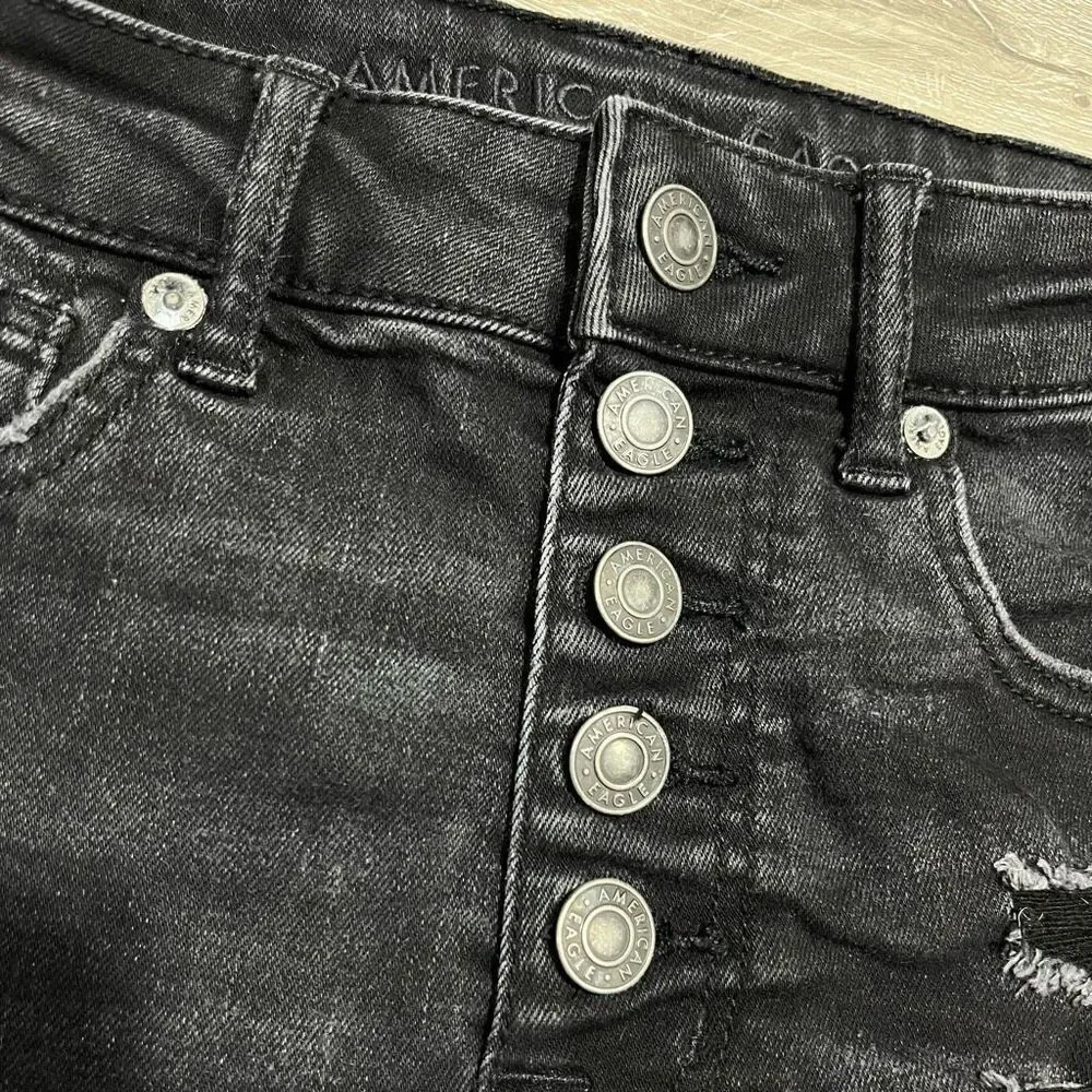 America Eagle Super Hi-Rise Distressed Shortie Size 2 Women’s Faded Black - Picture 2 of 13